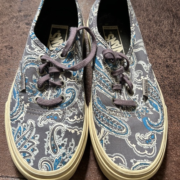 Blue Vans tennis shoes - Picture 1 of 4